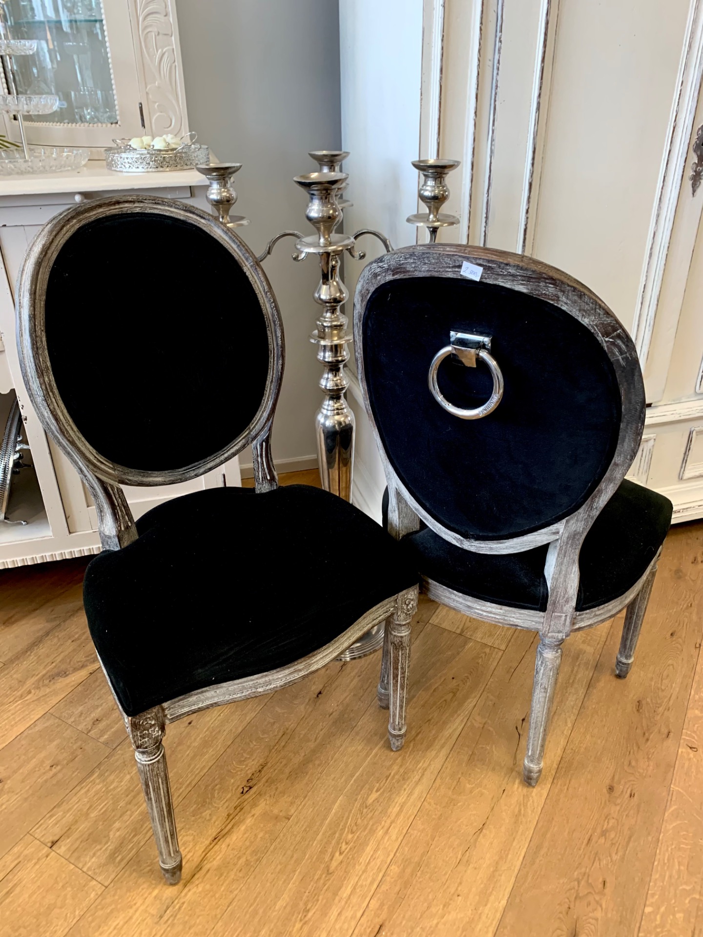 Židle, Barva: dřevo šedobéžová- polstr černá, Cena: 1500,- Kč kus