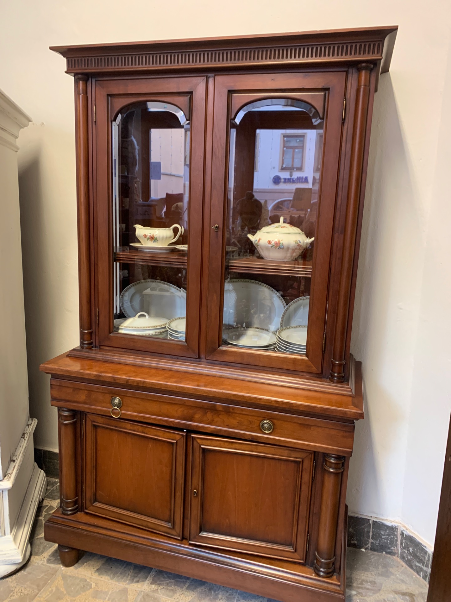 Příborník, Rozměry: výška 198, šířka 117, hloubka 50 a 38 cm, Cena: 11.900,-